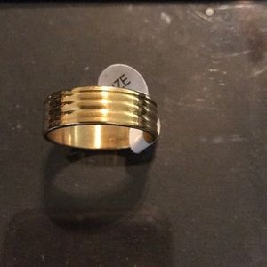Gorgeous gold band